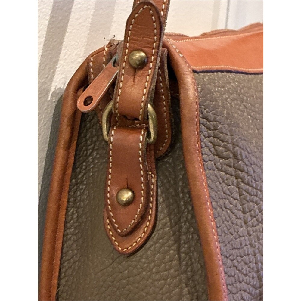 Vintage Dooney Bourke USA Pebbled Leather Crossbody Bag Purse All Weather Taupe - Picture 5 of 16